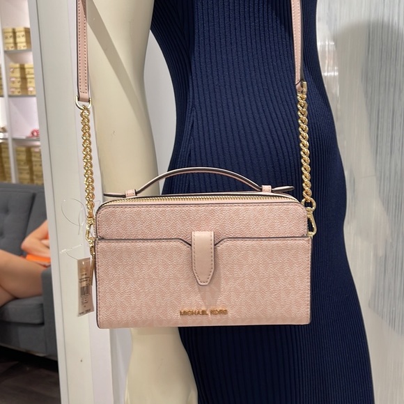 Michael Kors Women Medium Double Zip Phone Crossbody
Light Powder Blush … - Picture 3 of 16